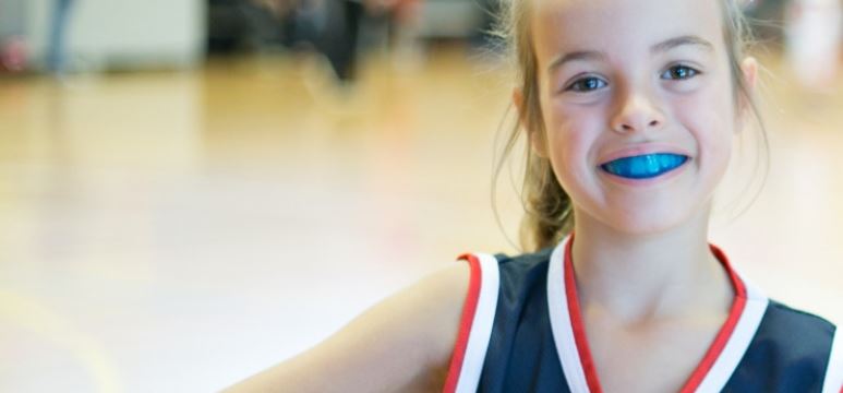 بهترین راه برای محافظت از دندان های کودک در حین ورزش
