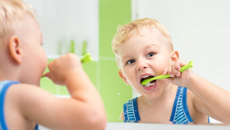 مسواک زدن دو بار در روز برای سلامت دندان کودک